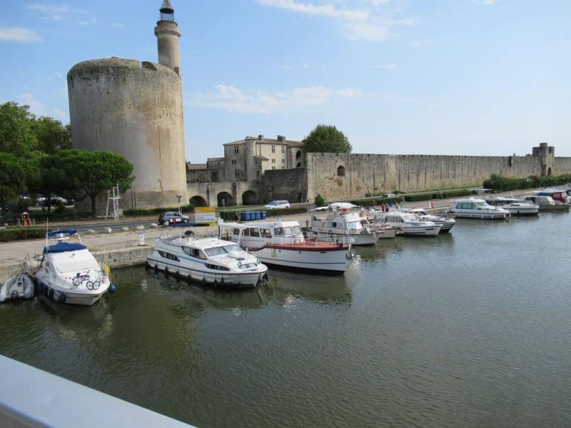 Réservation d'un VTC ou d'un taxi privé entre la gare de Marseille Saint Charles et Aimargues